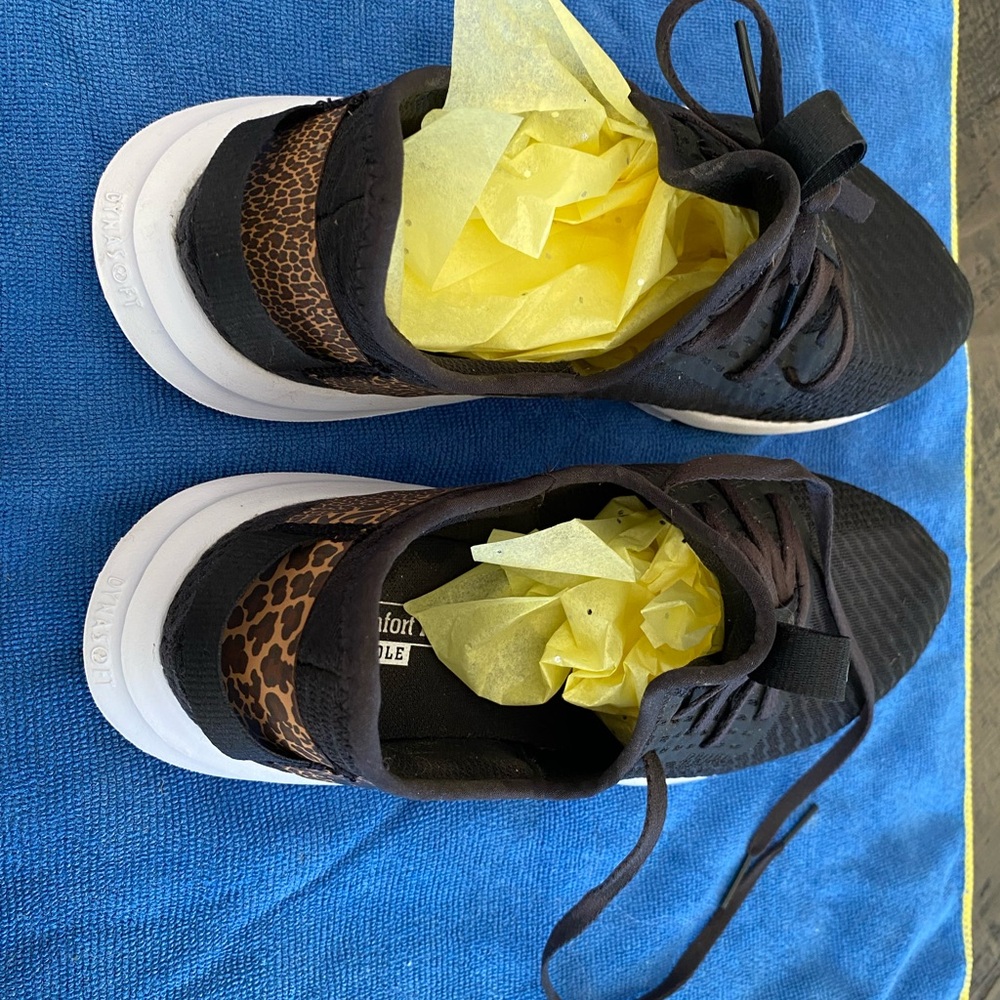 New Balance Black and Tan Women's Athletic Shoes - Picture 3 of 4